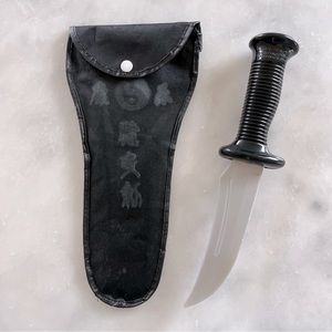 Kids fake prop knife. Halloween accessory